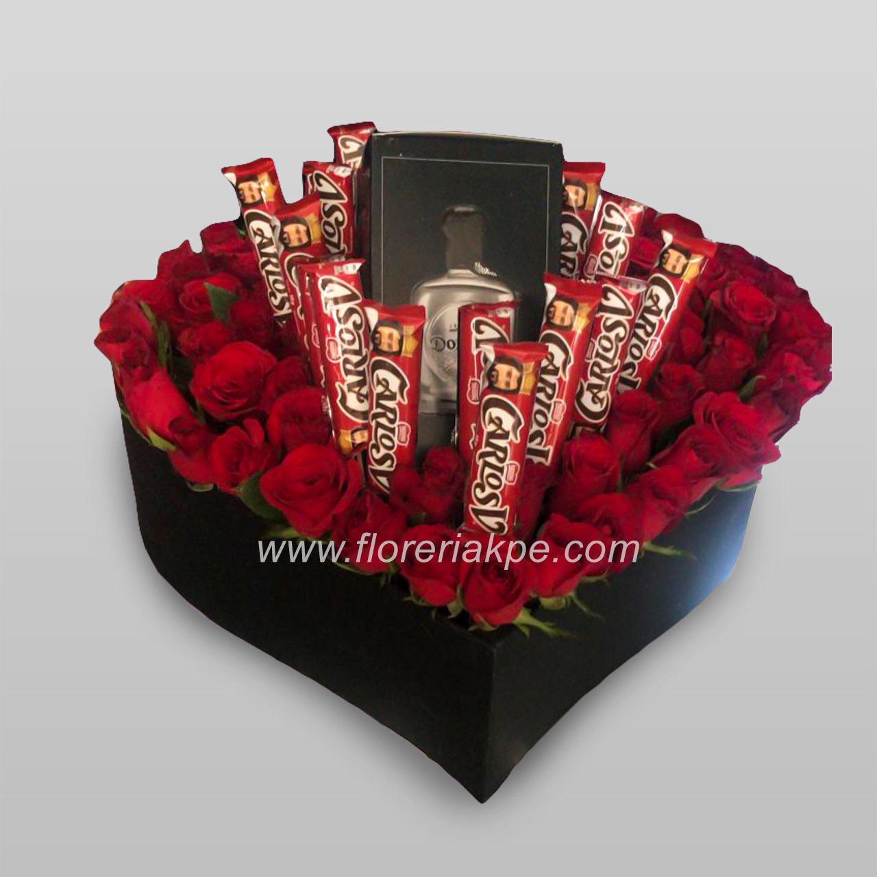 Corazón de rosas con chocolates y botella - Florerías en Guadalajara, envia  flores a domicilio, Florería KPE